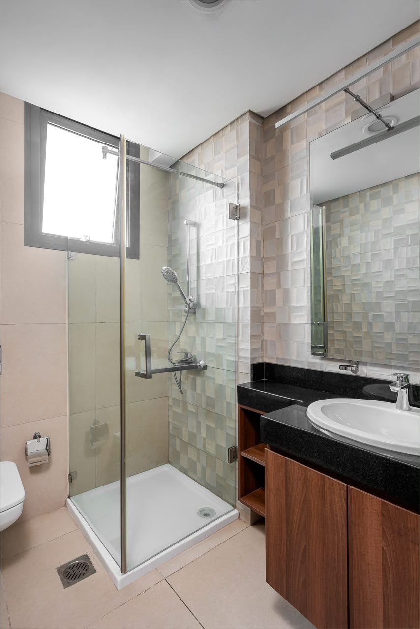 Eko Pearl Tower 11th-floor apartment modern bathroom