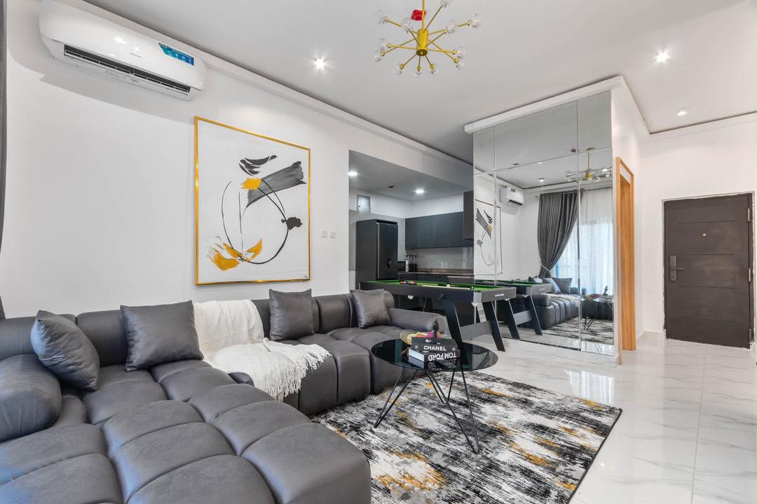 Apartment lounge with snooker area